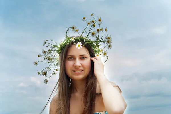 Menina com margaridas — Fotografia de Stock