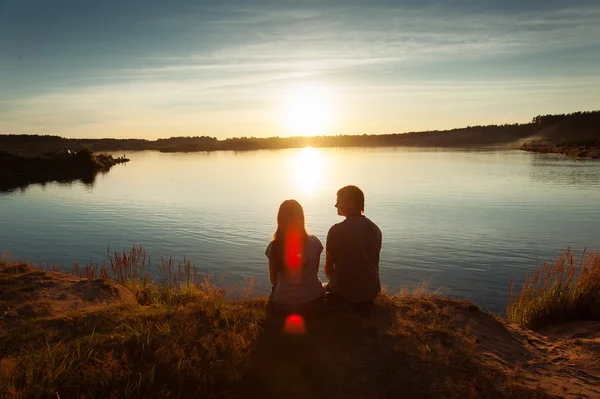 Amigos al atardecer — Foto de Stock