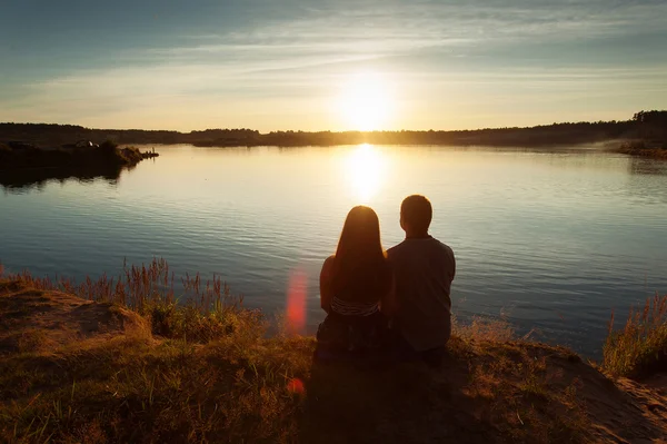 gün batımında arkadaşlar