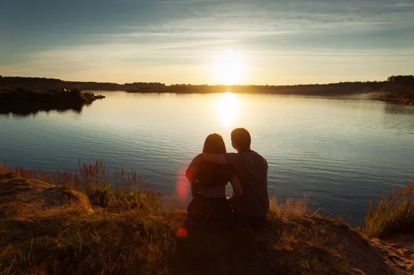 Amigos al atardecer — Foto de Stock