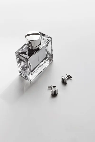 Vertical mens cologne and cufflinks — Stock Photo, Image