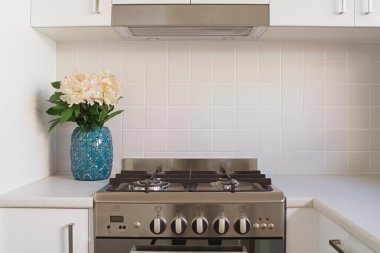 Mutfak fırın ve kiremitli splashback