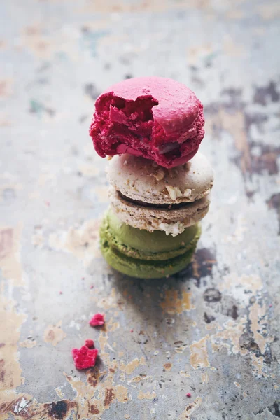 Stack of three yummy macaroons on rustic background — Stock Photo, Image