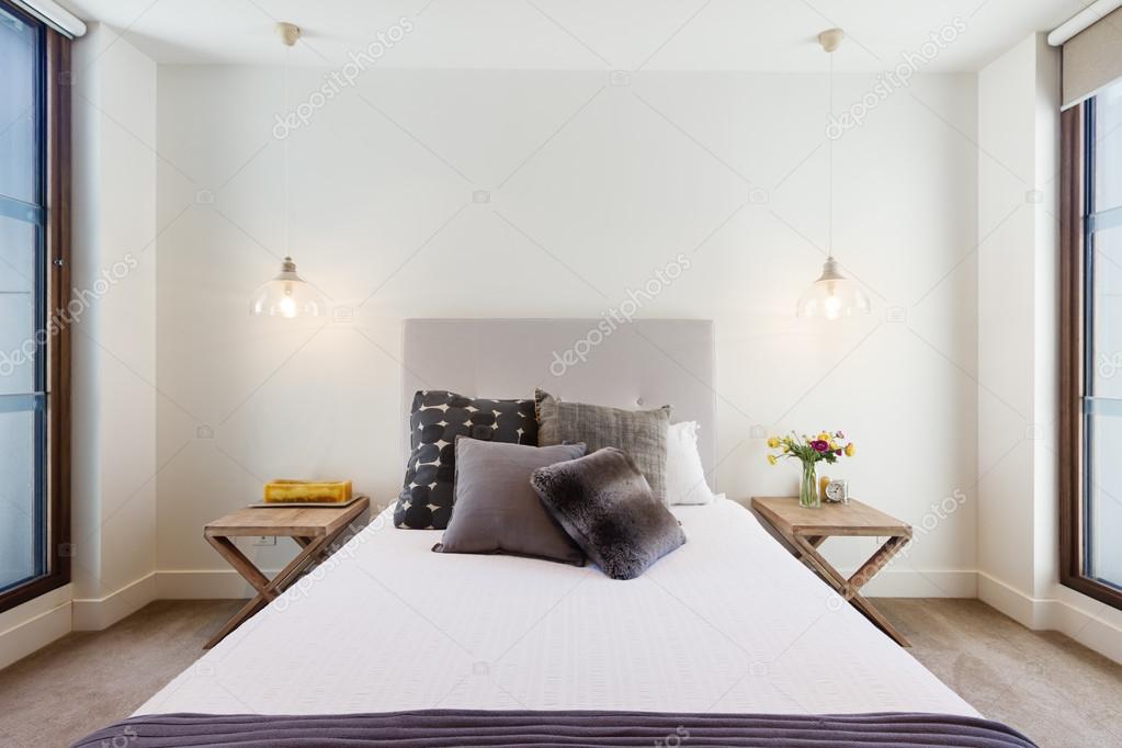 Mooie hamptons slaapkamer decor in luxe interieur — stockfoto ... Mooie kamer inrichting