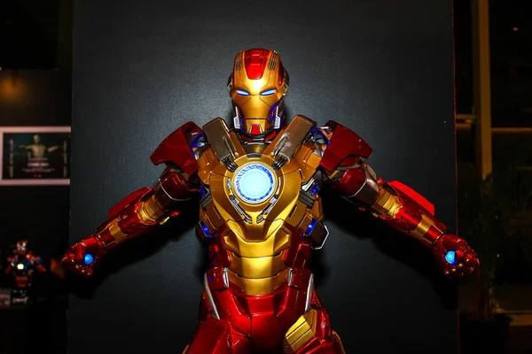 Un modelo del personaje Iron Man de las películas y los cómics — Foto de Stock