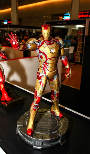 Un modelo del personaje Iron Man de las películas y los cómics — Foto de Stock