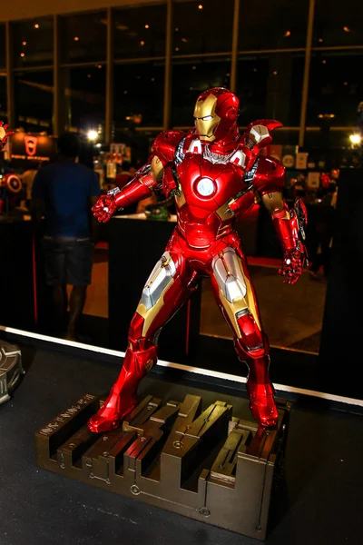 Un modelo del personaje Iron Man de las películas y los cómics — Foto de Stock