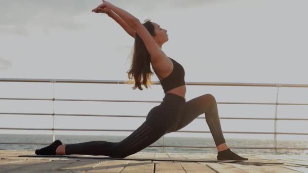 Girl Doing Yoga Shore Ocean Beach — Stock Video