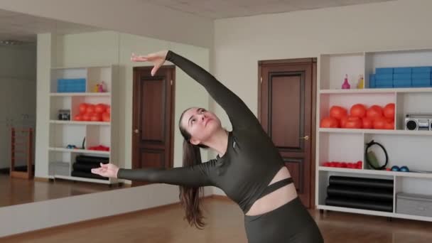 Mladé Bělošky Ženské Fitness Trenérky Sportovním Oblečení Pilates Cvičení Černé — Stock video