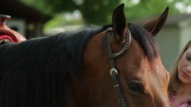 onun atı kızla eğimli