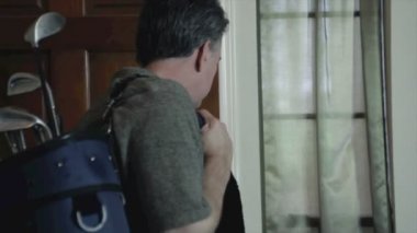 Başlarken yakaladı dışarı çıkıp golf oynamak çalışıyorum dostum