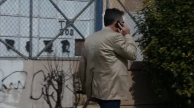 adam telefonda pacing