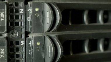 sunucu ışıklar yanıp sönüyor