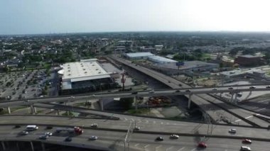 Temmuz 2015 New Orleans, Louisiana: New Orleans Louisiana pontchartrain expressway havadan görünümü kaydırma.