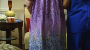 ev sağlık hemşire hastasını otur yardım