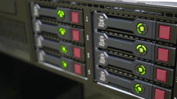 rotující pevný disk světla na velké serveru