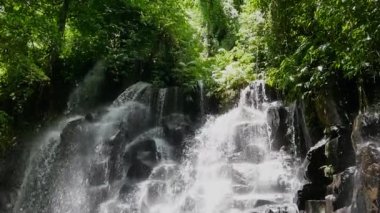 Bali 'de Kanto Lampo şelalesi