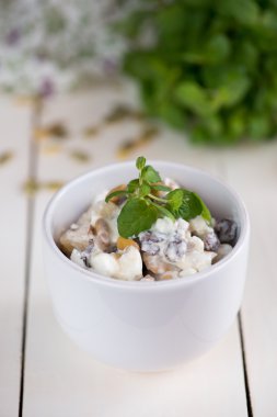 Diyet salata soya fındık ile