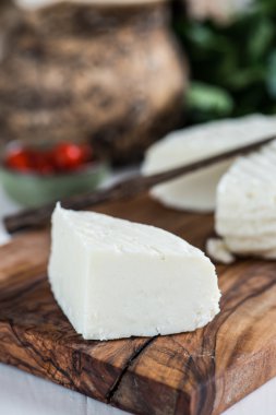 Ev yapımı keçi peyniri