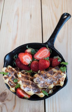 Bir tavada Belçika waffle