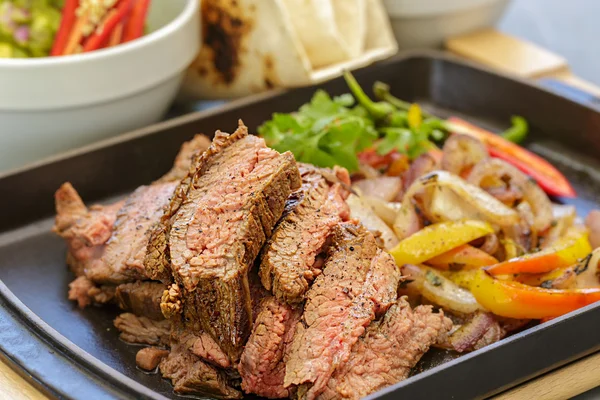 Yakıcı biftek salata