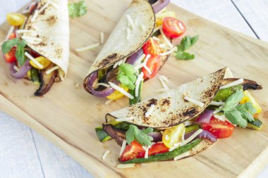 kavrulmuş sebze yemek