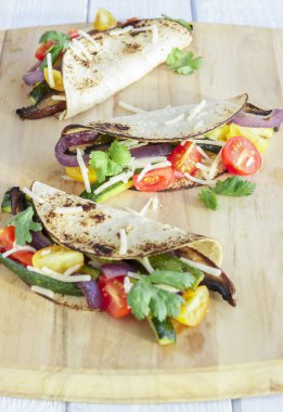 kavrulmuş sebze yemek