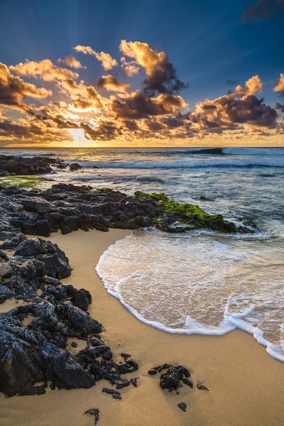 Sonnenaufgang am Sandstrand — Stockfoto