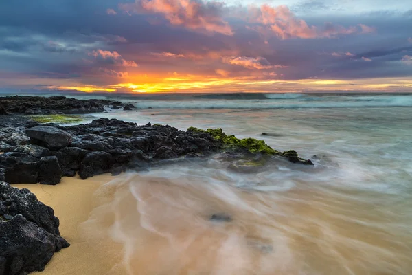 Sonnenaufgang am Sandstrand — Stockfoto