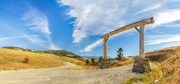 Entrada de arco de madera — Foto de Stock