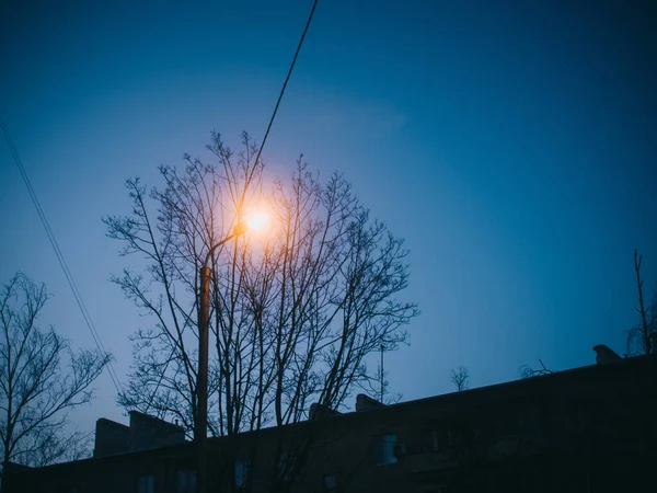 Utcai Lámpa Éjszaka Szemben Sötét Moszkva — Stock Fotó