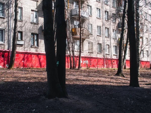 Cortile Primaverile Della Casa Alla Periferia Della Città Mosca — Foto Stock