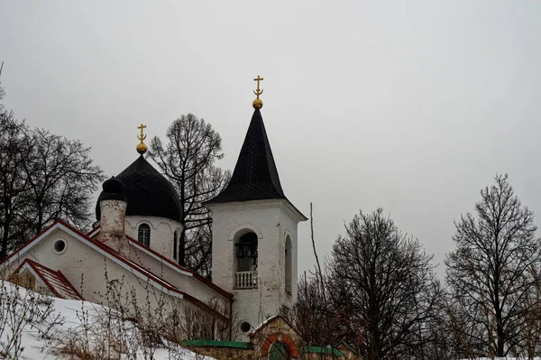 Vecchia Chiesa Giorno Inverno Nuvoloso Russia — Foto Stock