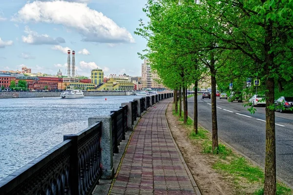 Aterro Rio Dia Claro Verão Moscow — Fotografia de Stock