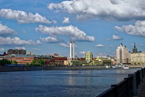 Rivierdijk Een Heldere Zomerdag Moskoe — Stockfoto