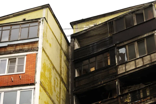 Murs Brûlés Une Grande Maison Moscou Images De Stock Libres De Droits