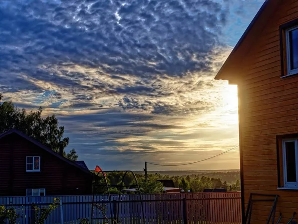 Ländliches Holzhaus Licht Des Sonnenuntergangs Sommer — Stockfoto