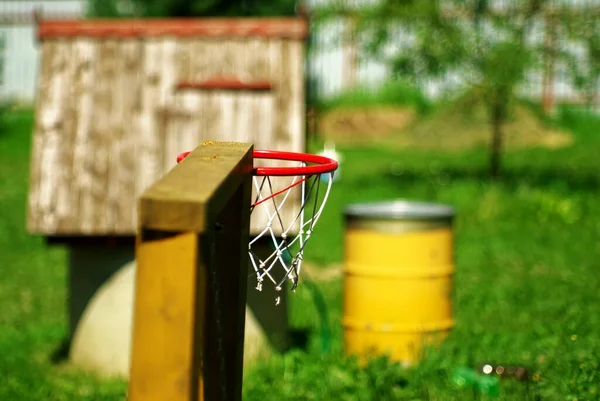 Kosárlabda Karika Falu Közelében Nyáron — Stock Fotó