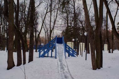 Şiddetli kar yağışı sonrası çocuk parkı, Moskova