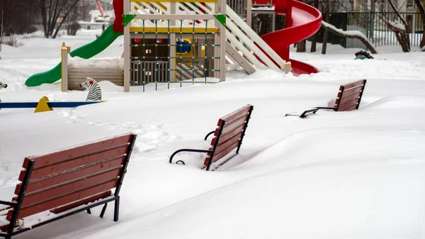 Şiddetli Kar Yağışı Sonrası Çocuk Parkı Moskova — Stok fotoğraf