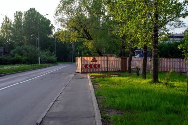 İlkbaharda Moskova 'da otoyolda onarım