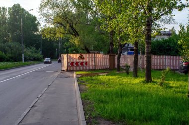 İlkbaharda Moskova 'da otoyolda onarım