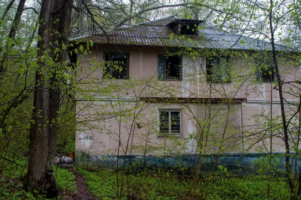 Casas abandonadas fotos de stock, imágenes de Casas abandonadas sin  royalties | Depositphotos
