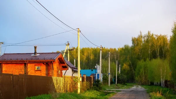 Rusztikus Faház Este Tavasszal — Stock Fotó