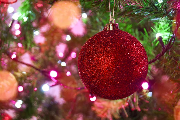 Cerca Esfera Roja Decoración Navidad Árbol Navidad — Foto de Stock