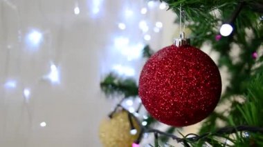 Diskotek küreleri ve gece renkli ışıklar..