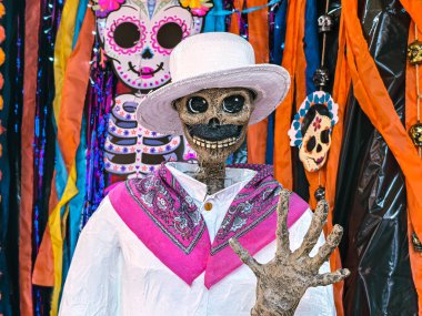Da de Muertos İskelet figür ile Sombrero ve Pembe Fular