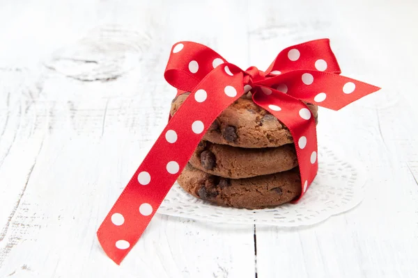 Galletas caseras de chocolate envuelto festivo —  Fotos de Stock