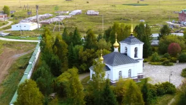 Panorama van kerkgebouwen bovenaanzicht — Stockvideo