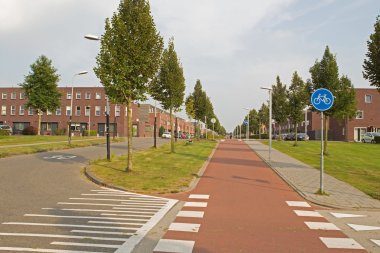 Modern konut hoogeveen içinde ışık, akşam bina netherlands